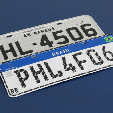 Comissão aprova projeto de recolocação de município e estado nas placas dos carros