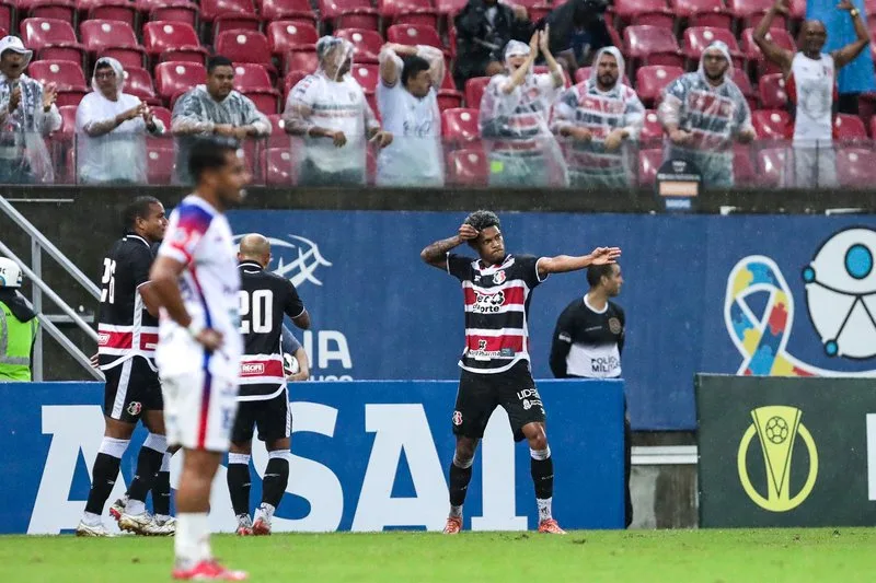 Sob muita chuva na Arena,Santa Cruz vence o Itabaiana na estreia pela Série C