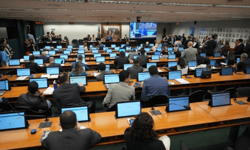 Fim da escala 6×1 é aprovada pela CCJ : saiba quais são os próximos passos para aprovação na Câmara