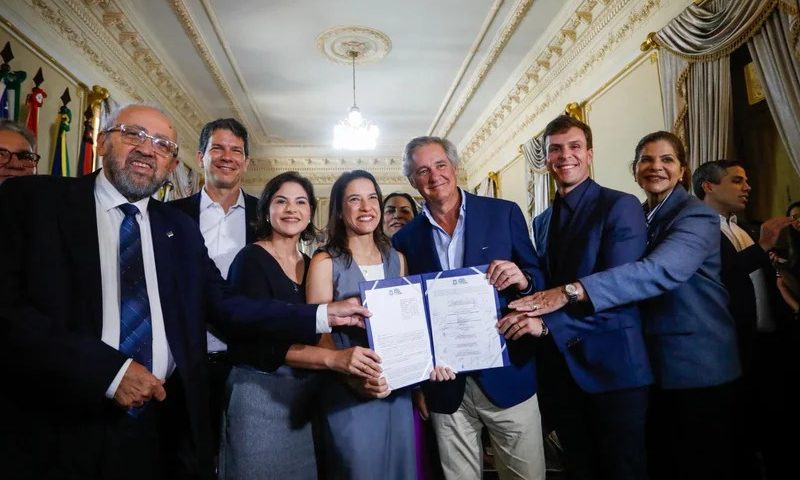 Raquel Lyra assina concessão parcial da Compesa com previsão de R$ 17,4 bilhões em investimentos  em 151 municípios pernambucanos