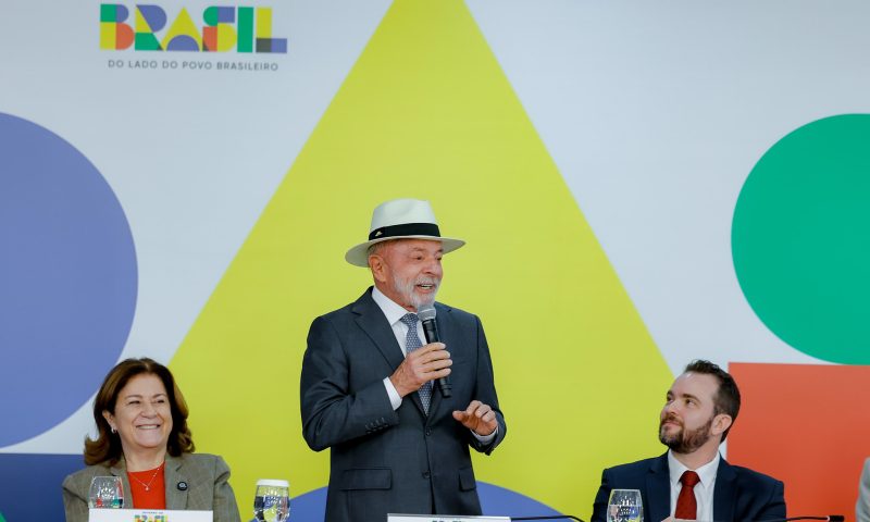 Lula anuncia fim da ‘taxa das blusinhas’;compras internacionais de até US$ 50 não pagarão imposto federal
