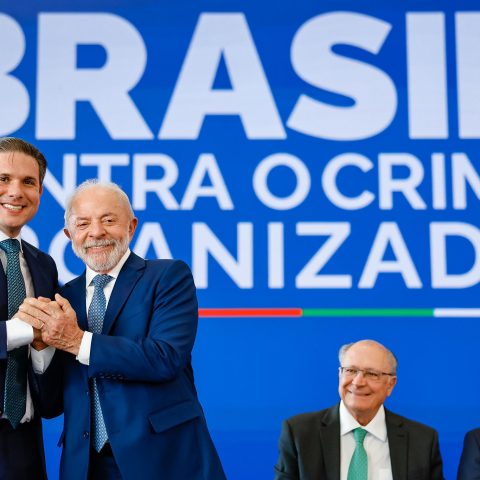 Fim da escala 6×1 vai prever 2 folgas por semana já em 2026; transição para 40 horas será em 1 ano,diz Motta