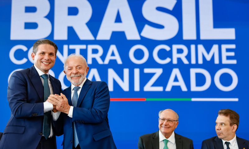 Fim da escala 6×1 vai prever 2 folgas por semana já em 2026; transição para 40 horas será em 1 ano,diz Motta