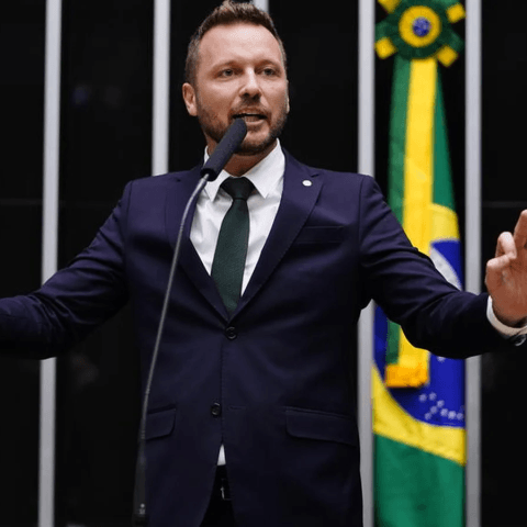 Fim da escala 6×1: Deputado bolsonarista apresenta pedido de vista, e votação da PEC é adiada