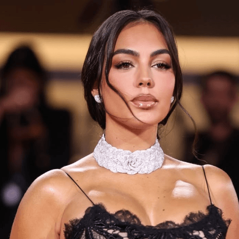 Georgina Rodríguez exibe ensaio de biquíni e chama atenção nas redes sociais