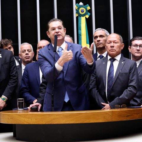 MUDANÇA! PL muda de posição, passa a apoiar fim da escala 6×1 e agora defende jornada 4×3 da deputada Erika Hilton do PSOL