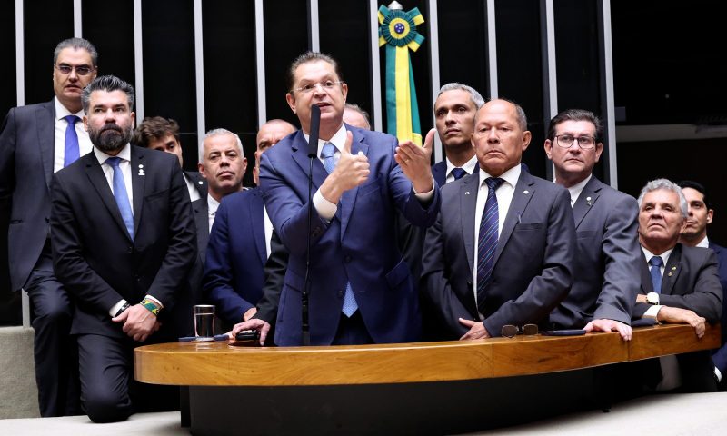 MUDANÇA! PL muda de posição, passa a apoiar fim da escala 6×1 e agora defende jornada 4×3 da deputada Erika Hilton do PSOL