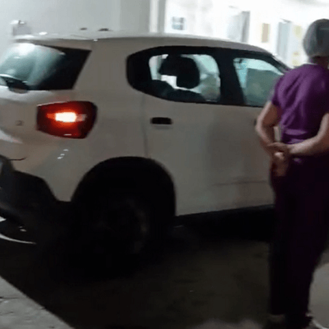 Carro invade maternidade do Hospital Regional Dom Moura em Garanhuns e deixa três mulheres feridas