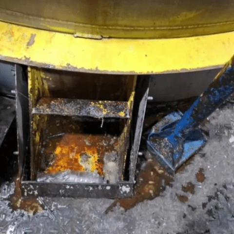 Imagens de inspeção sanitária na fábrica da Ypê mostram marcas de corrosão em tanque de manipulação