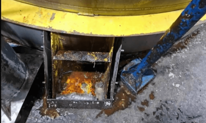 Imagens de inspeção sanitária na fábrica da Ypê mostram marcas de corrosão em tanque de manipulação