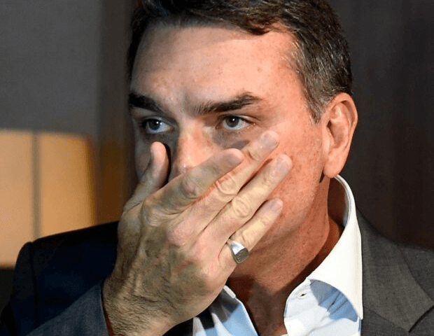 Flávio, que agora admite pedido de dinheiro, disse há dois meses que nunca teve contato com Vorcaro