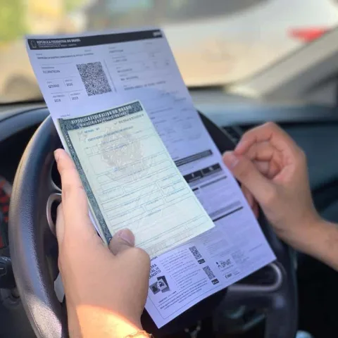 5 documentos obrigatórios do veículo que exigem acompanhamento frequente ao longo do ano