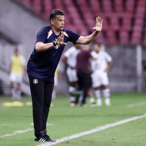 Após terceira derrota seguida,  Claudinei Oliveira é demitido do Santa Cruz