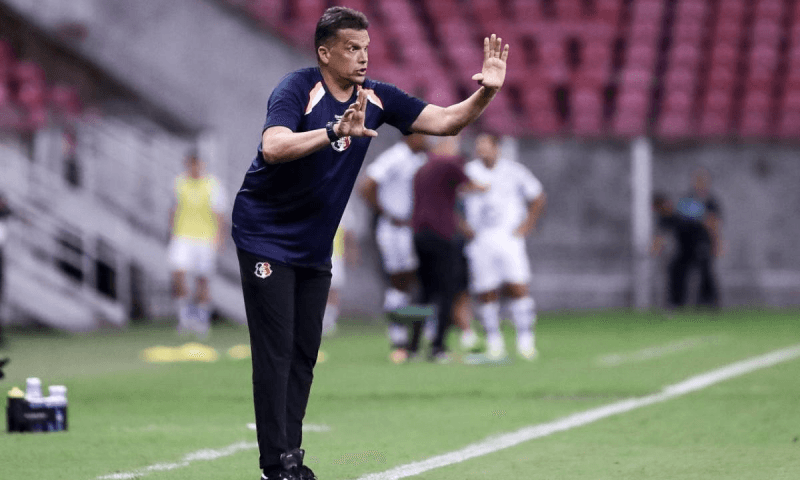 Após terceira derrota seguida,  Claudinei Oliveira é demitido do Santa Cruz