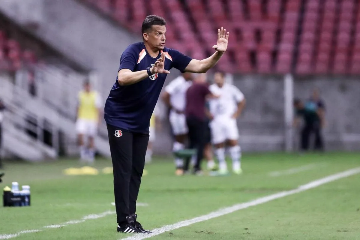 Após terceira derrota seguida,  Claudinei Oliveira é demitido do Santa Cruz