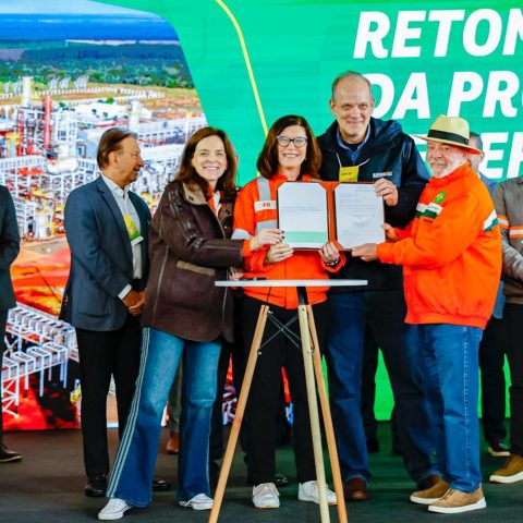 Lula defende produção nacional de fertilizantes ‘reduzir a dependência externa para o seu próprio povo’