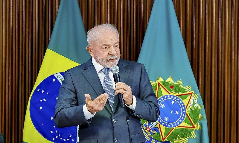 Lula critica tarifas dos EUA e diz que há brasileiros tentando “trair o país” por interesses eleitorais