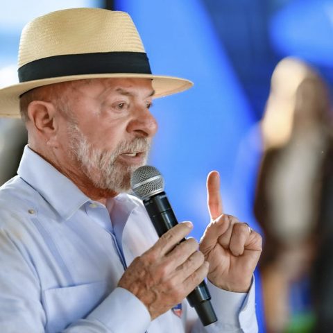 “Não me candidatei a presidente para fazer coisa para rico.Quem precisa do governo são as pessoas humildes, a classe média”, diz Lula