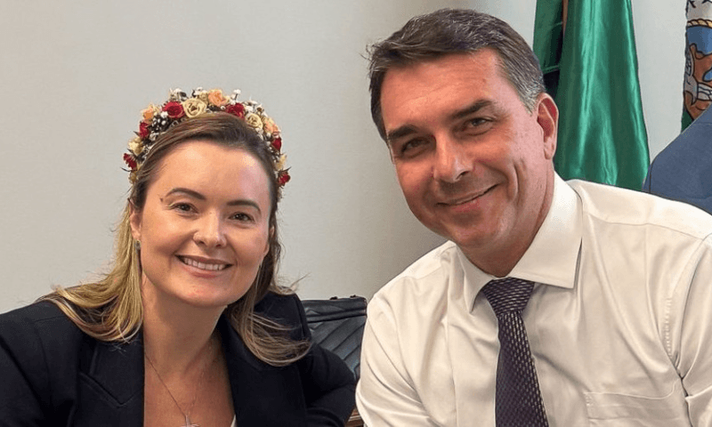 Júlia Zanatta se dispõe a ser vice de Flávio Bolsonaro: ‘Pronta para o combate’