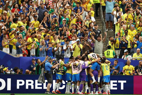 Martinelli aos 50 do 2º tempo e Brasil vai às oitavas após virada