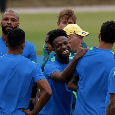 Com Neymar, Seleção faz último treino antes de enfrentar a Escócia