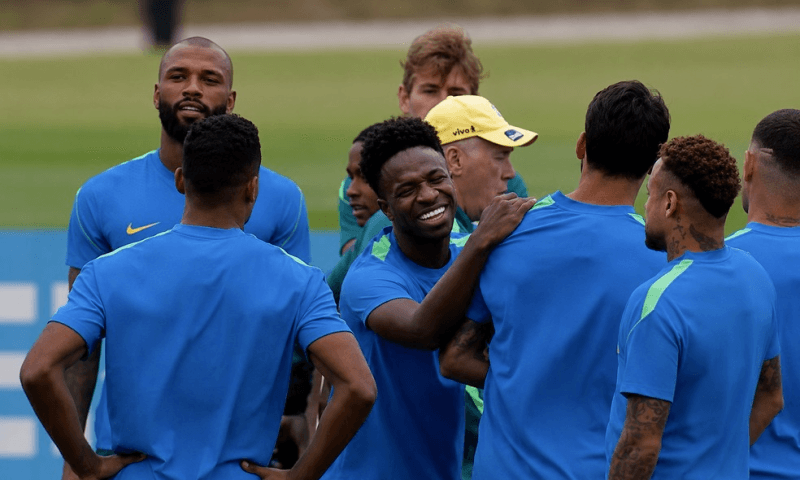 Com Neymar, Seleção faz último treino antes de enfrentar a Escócia