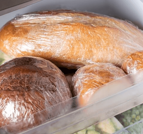 Congelar o pão e depois aquecer cada fatia é 10 vezes mais saudável, diz gastroenterologista