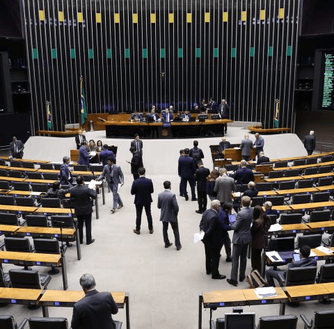 Câmara aprova garantia de atestado para quem acompanha criança doente