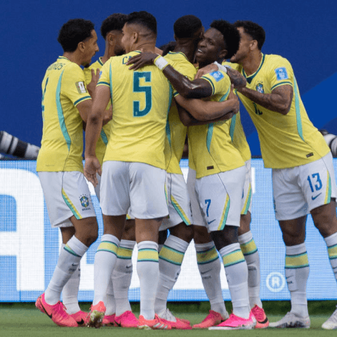 Brasil tem brilho de Vini Jr.,bate a Escócia com jogo convincente e avança ao mata-mata da Copa em 1º
