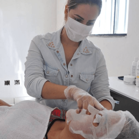 Projeto de lei propõe reconhecer esteticistas como profissionais da saúde