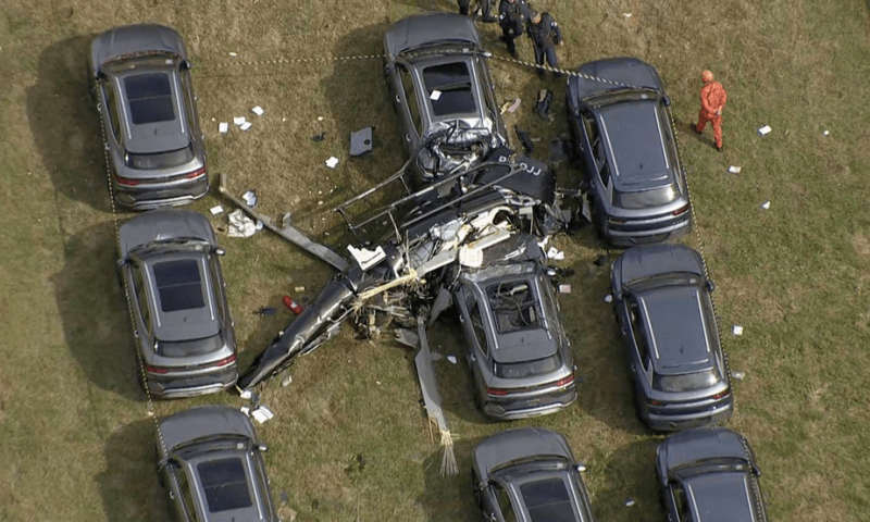 Dois helicópteros batem no ar, explodem e deixam 6 mortos