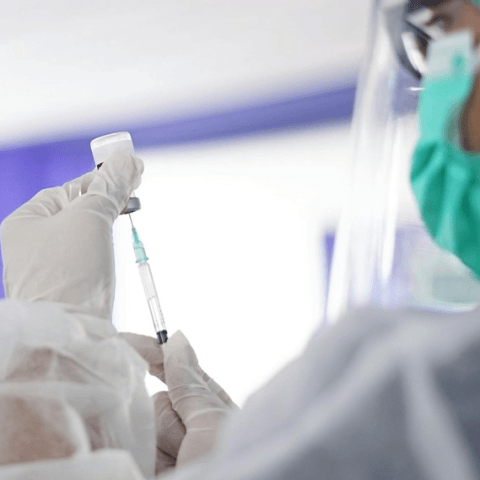 Ministério da Saúde suspende vacina da dengue do Butantan após 2 mortes suspeitas