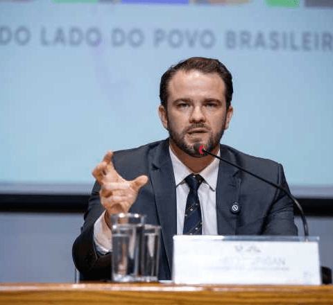Programa Desenrola Famílias já beneficiou mais de 6 milhões de brasileiros, diz Dario Durigan