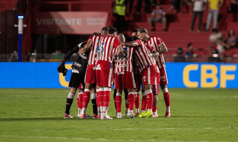 Com um a menos, Fortaleza vence o Náutico nos Aflitos;Timbu perde a segunda seguida e cai na tabela