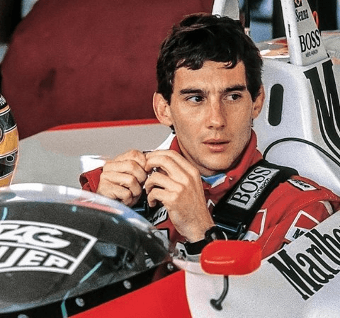 Lula sanciona lei que reconhece Ayrton Senna como Herói da Pátria